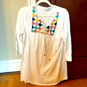 Boden embroidered tunic top with 3/4 length sleeves.